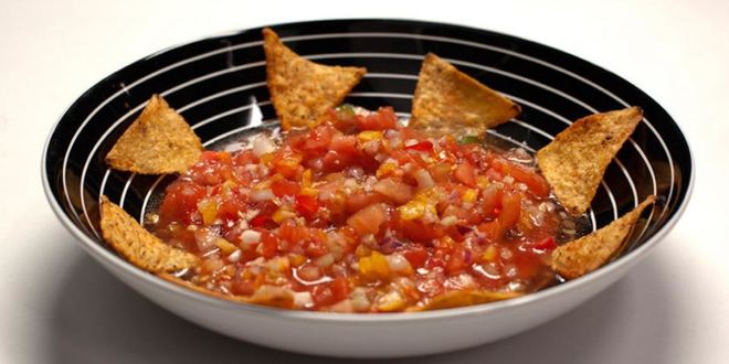 Рецепт мексиканской сальсы с кукурузными чипсами
