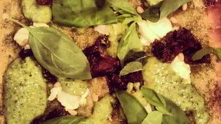 Рецепт Пиццы с соусом сальса верде, вялеными томатами и рикоттой