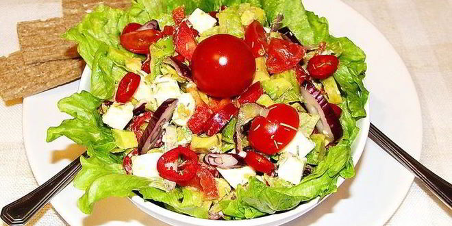 Рецепт разноцветной сальсы с брынзой