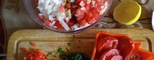 Шаг 1: рыбы запеченной, картошечки и соус сальса