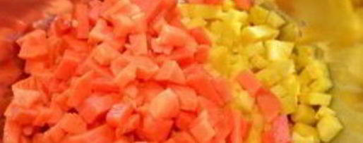 Шаг 2: сальсы из ананаса и папайи
