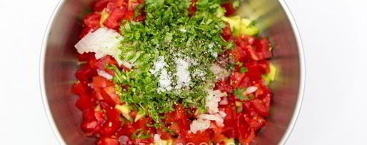 Шаг 5: сальсы из авокадо с помидорами