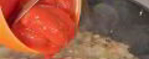 Шаг 3: соусов сальса круда, сальса роха, сальса верде