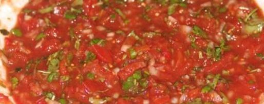 Шаг 4: томатной сальсы с кинзой и луком