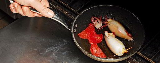 Шаг 3: фаршированных кальмаров на тартаре из томатов