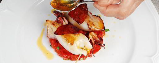 Шаг 6: фаршированных кальмаров на тартаре из томатов