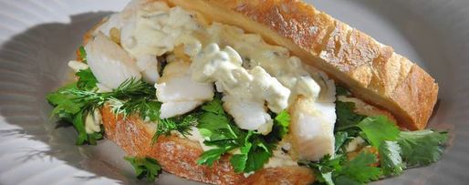 Шаг 7: сэндвича с рыбными пальчиками и тартаром