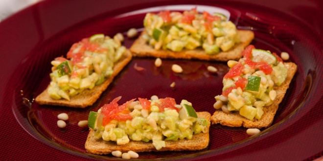 Рецепт тартара из авокадо с кедровыми орехами