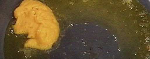 Шаг 4: тартара из форели на блинчиках из батата, авокадо-рукола салат