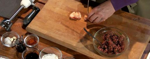 Шаг 1: тартара из говядины с мозговой косточкой