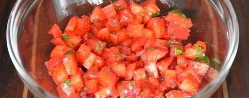 Шаг 5: тартара из клубники и помидоров