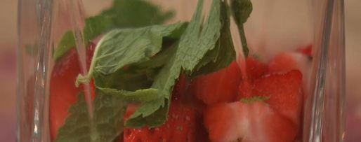 Шаг 4: тартара из клубники с йогуртом