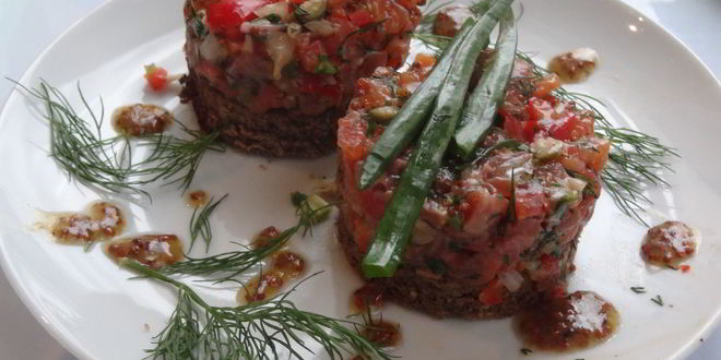 Рецепт тартара из лосося с бородинским хлебом