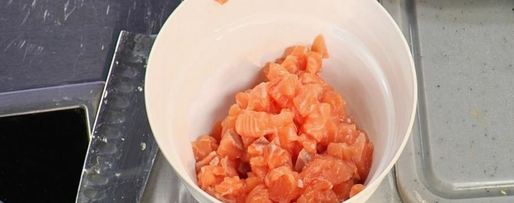 Шаг 1: тартара из семги на апельсине