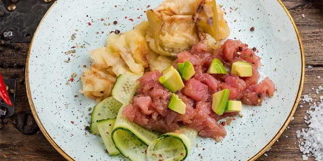 Рецепт тартара из тунца с кремом из печеного яблока