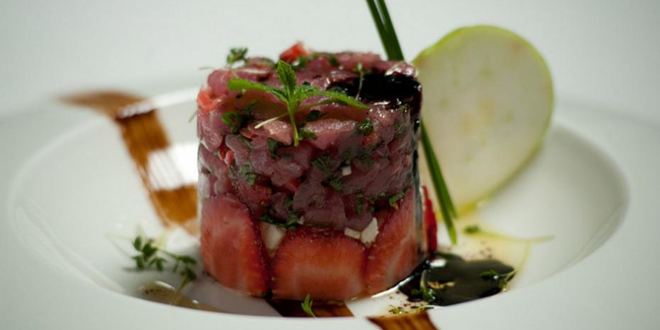 Рецепт тартара из тунца со свежей клубникой