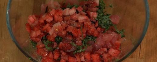 Шаг 4: тартара из тунца со свежей клубникой