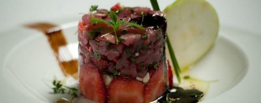 Шаг 6: тартара из тунца со свежей клубникой