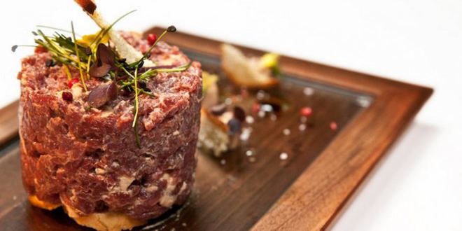 Рецепт тартара из утиной грудки и фуа-гра с дымом