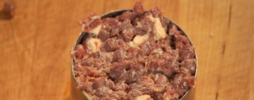 Шаг 3: тартара из утиной грудки и фуа-гра с дымом