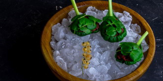 Рецепт тартара из ягненка с белой смородиной и земляникой