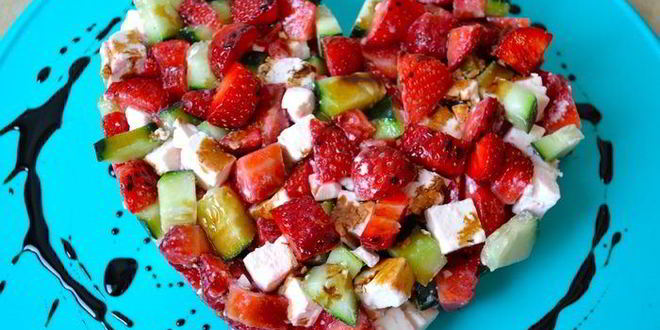 Рецепт тартара с клубникой, огурцом и брынзой