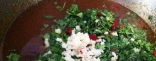 Шаг 2: соуса ткемали с аджикой