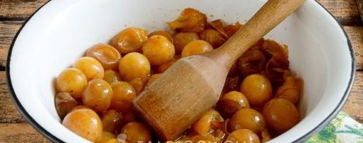 Шаг 2: ткемали из желтой алычи