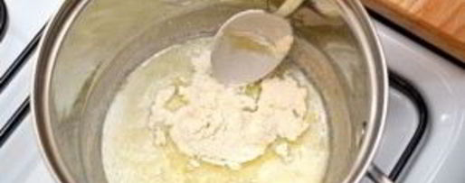 Шаг 1: молочно-сырного соус