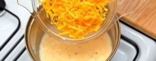 Шаг 4: молочно-сырного соус