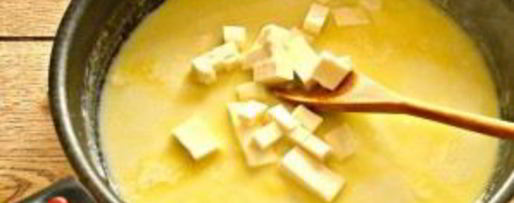 Шаг 4: сметанно-сырного соус