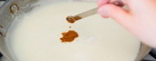 Шаг 2: сырного соуса к начос