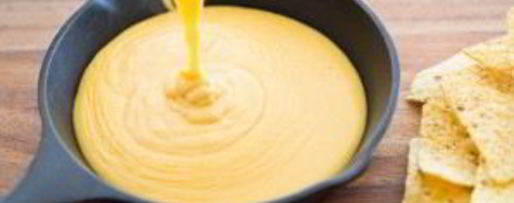 Шаг 5: сырного соуса к начос