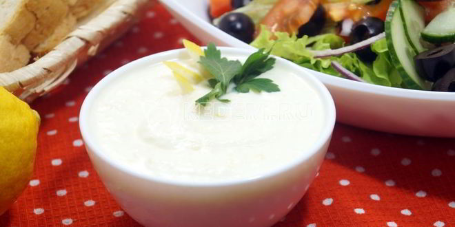 Рецепт сырного соуса-заправки для салатов