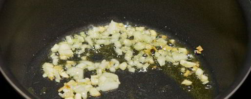 Шаг 3: томатного соуса с базиликом