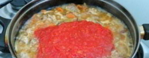 Шаг 3: томатного соуса со свининой