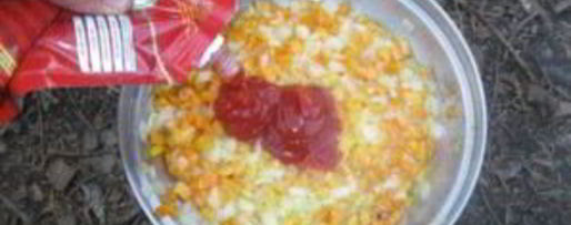 Шаг 3: борща на тушенке