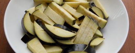 Шаг 1: борща с курицей и баклажанами