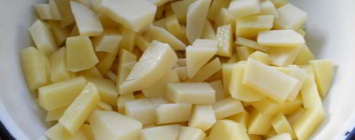 Шаг 1: борща с курицей и бочковыми помидорами