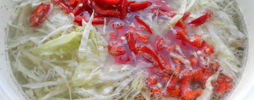 Шаг 3: борща с курицей и бочковыми помидорами