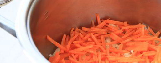 Шаг 1: борща в кастрюле zepter