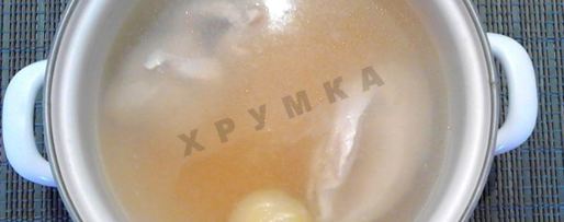 Шаг 3: бульона из куриных грудок