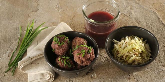 Рецепт канедерли из говяжьей печенки с салатом из капусты и бульоном с портвейном