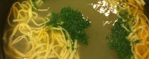 Шаг 8: куриного бульона с домашней лапшой