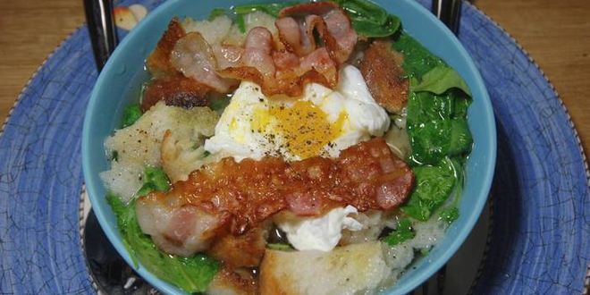 Рецепт куриного бульона с яйцом и беконом