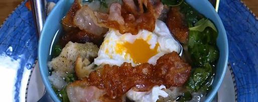 Шаг 8: куриного бульона с яйцом и беконом