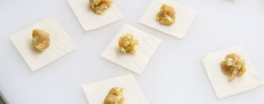 Шаг 1: наваристый бульон с мини-пельменями