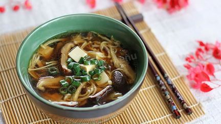 Рецепт Супа на грибном бульоне с сыром с вермишелью