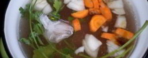 Шаг 2: свиного бульона