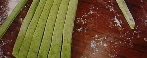 Шаг 1: гаспачо из паприки с домашними гриссини